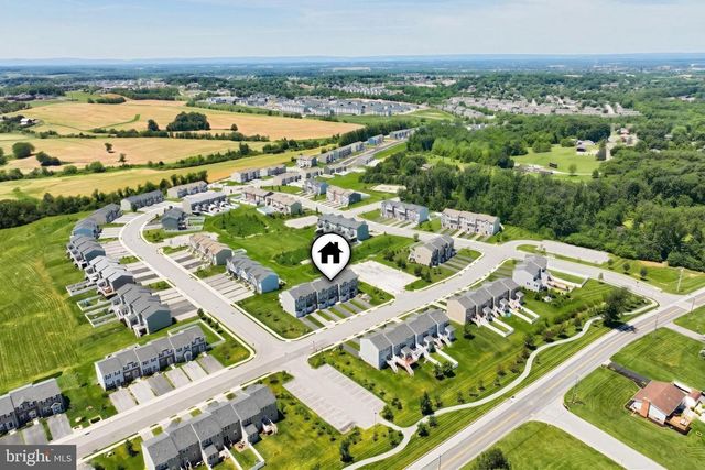 27 HOLSTEIN DR, Hanover, PA 17331