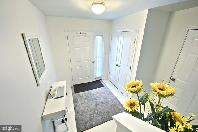 27 HOLSTEIN DR, Hanover, PA 17331