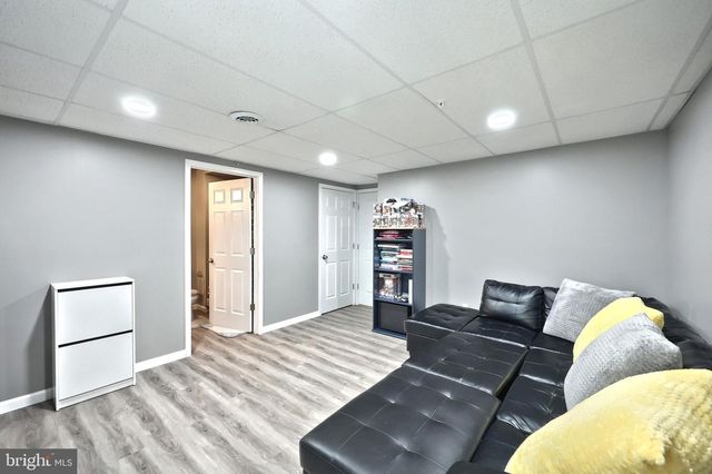 27 HOLSTEIN DR, Hanover, PA 17331