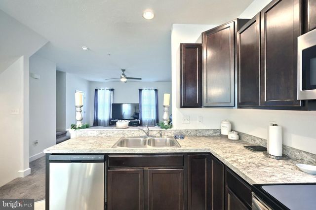 27 HOLSTEIN DR, Hanover, PA 17331
