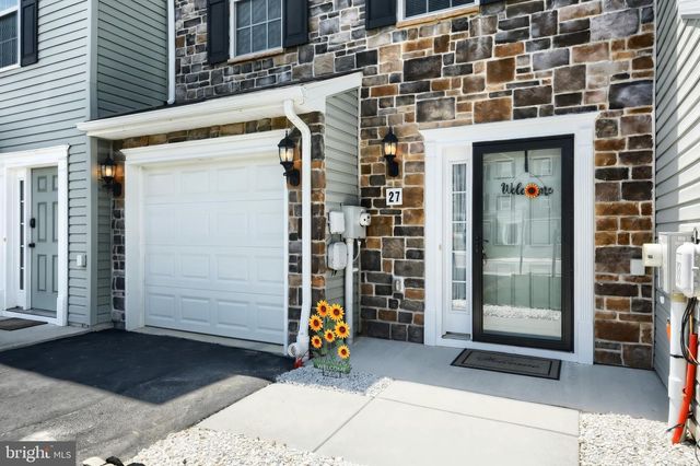 27 HOLSTEIN DR, Hanover, PA 17331