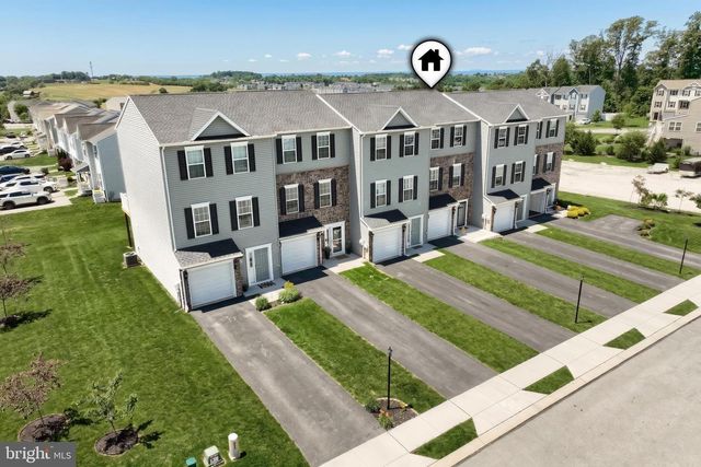 27 HOLSTEIN DR, Hanover, PA 17331