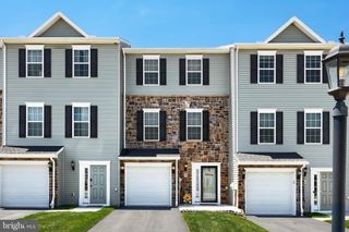 27 HOLSTEIN DR, Hanover, PA 17331