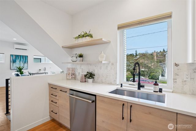 3239 61st Avenue SW, Seattle, WA 98116