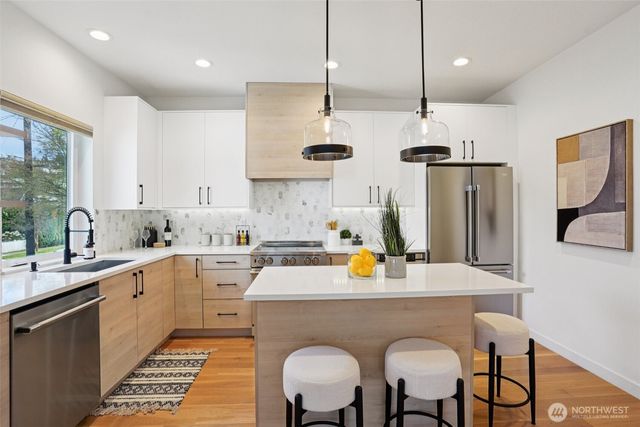 3239 61st Avenue SW, Seattle, WA 98116