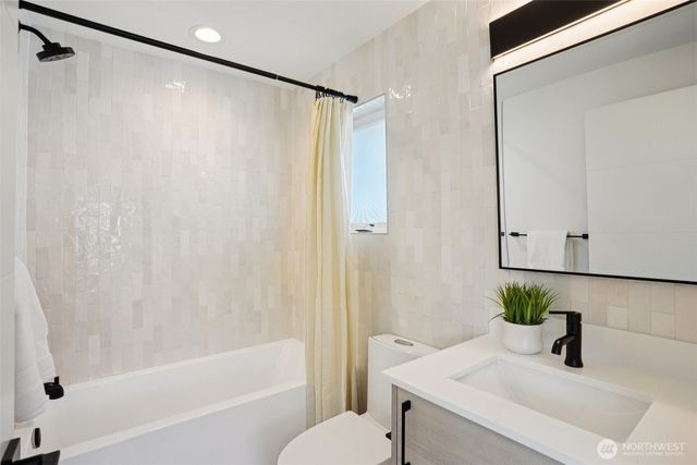 3239 61st Avenue SW, Seattle, WA 98116