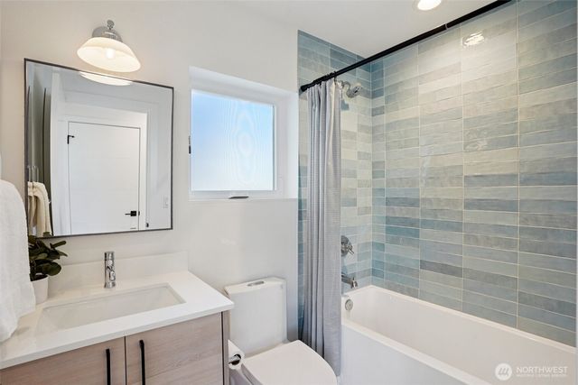 3239 61st Avenue SW, Seattle, WA 98116