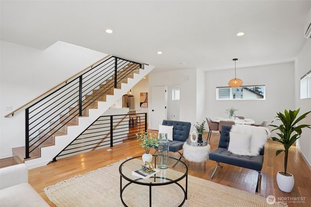 3239 61st Avenue SW, Seattle, WA 98116