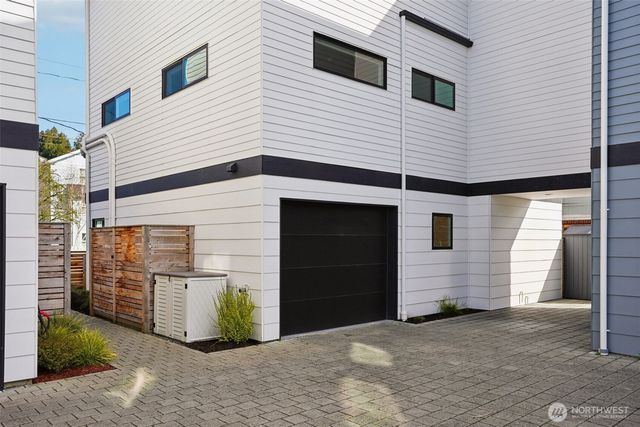 3239 61st Avenue SW, Seattle, WA 98116