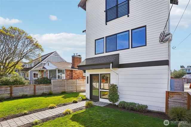 3239 61st Avenue SW, Seattle, WA 98116