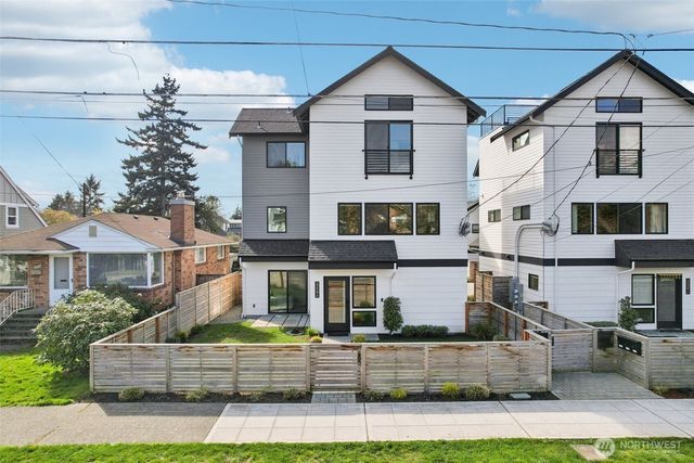 3239 61st Avenue SW, Seattle, WA 98116