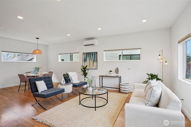 3239 61st Avenue SW, Seattle, WA 98116