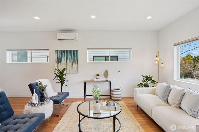 3239 61st Avenue SW, Seattle, WA 98116