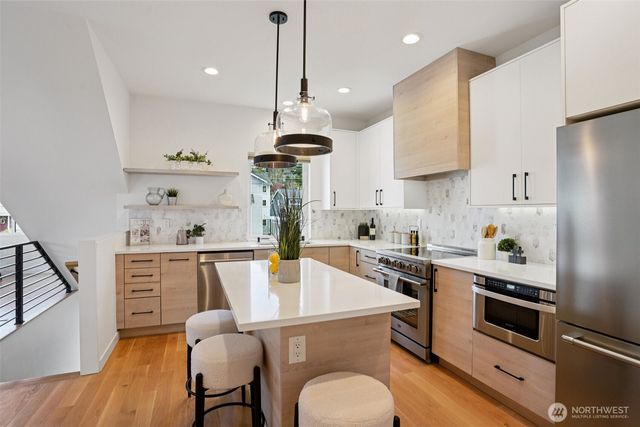 3239 61st Avenue SW, Seattle, WA 98116