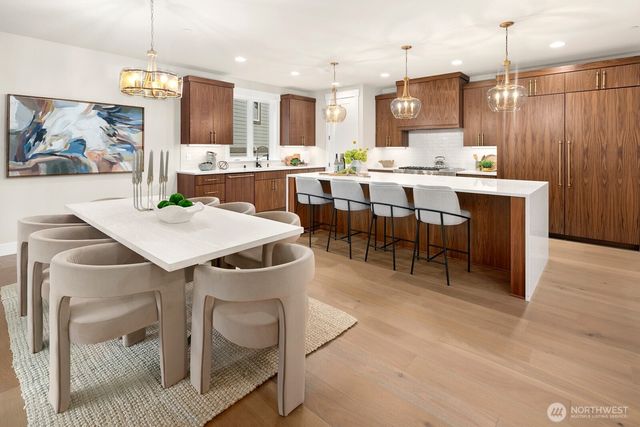 807 130th Avenue NE, Bellevue, WA 98004
