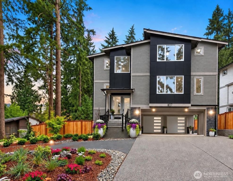 807 130th Avenue NE, Bellevue, WA 98004