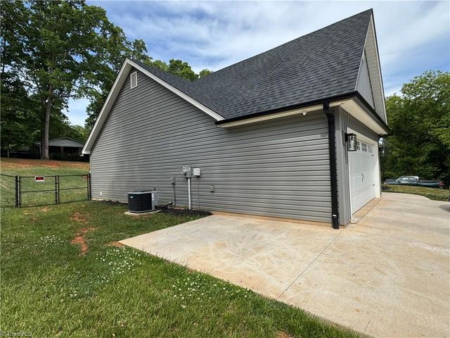 429 Winchester Drive, King, NC 27021