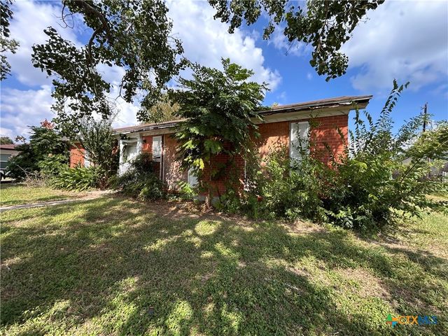 210 Travis Street, Port Lavaca, TX 77979