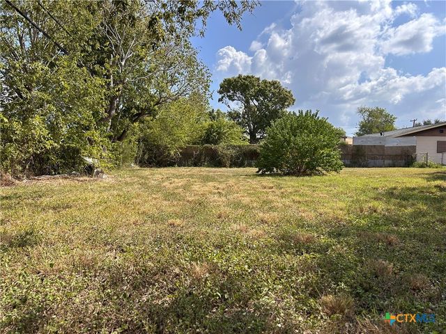 210 Travis Street, Port Lavaca, TX 77979