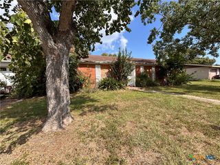 210 Travis Street, Port Lavaca, TX 77979