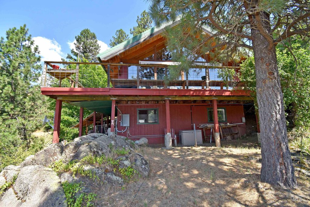 1801 Old Peck Grade, Lenore, ID 83541