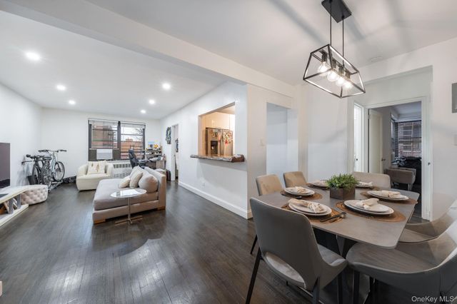 84-01 Main Street 527, Briarwood, NY 11435