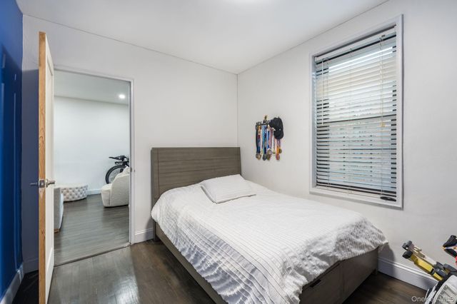 84-01 Main Street 527, Briarwood, NY 11435