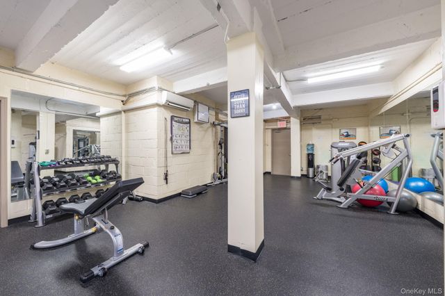 84-01 Main Street 527, Briarwood, NY 11435