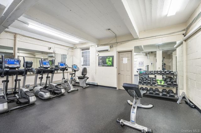 84-01 Main Street 527, Briarwood, NY 11435