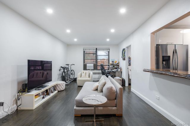 84-01 Main Street 527, Briarwood, NY 11435