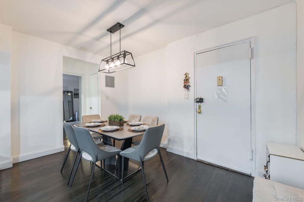 84-01 Main Street 527, Briarwood, NY 11435