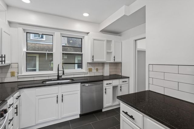 2900 30th Avenue S, Minneapolis, MN 55406