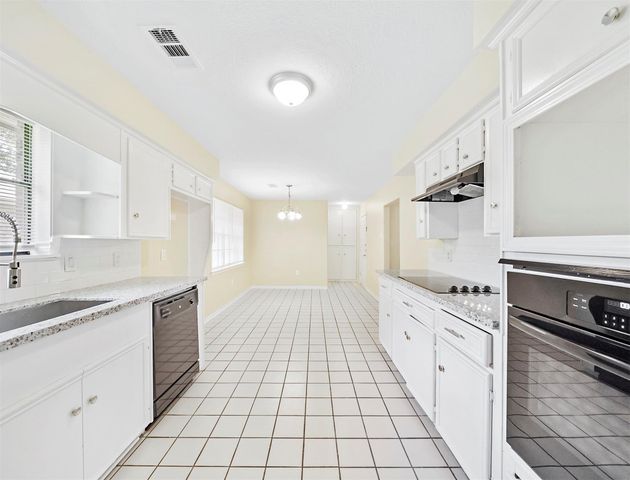 3806 Montego Drive, Baytown, TX 77521