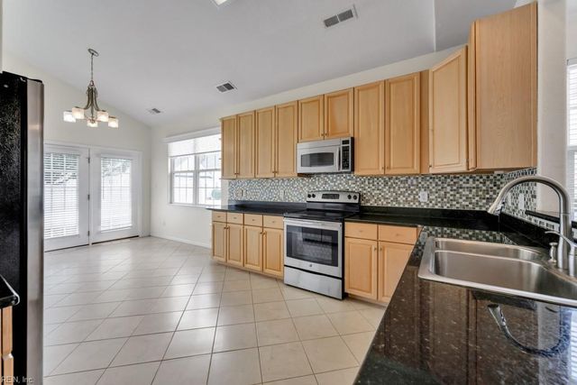 824 Willberry DR, Virginia Beach, VA 23462