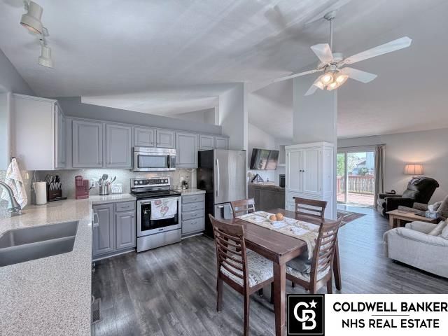 18039 Sunridge Street, Omaha, NE 68136