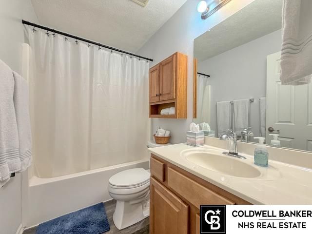 18039 Sunridge Street, Omaha, NE 68136