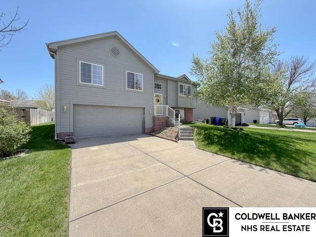 18039 Sunridge Street, Omaha, NE 68136