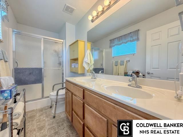 18039 Sunridge Street, Omaha, NE 68136