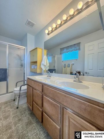 18039 Sunridge Street, Omaha, NE 68136