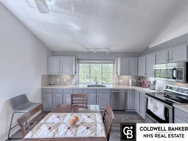 18039 Sunridge Street, Omaha, NE 68136