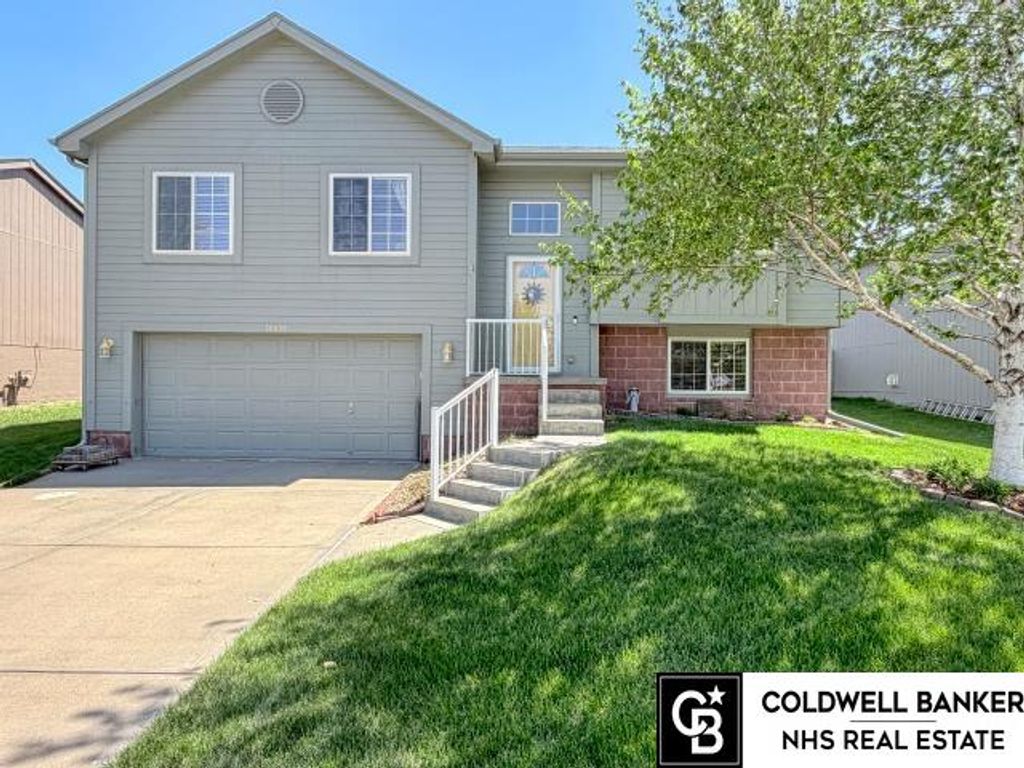 18039 Sunridge Street, Omaha, NE 68136
