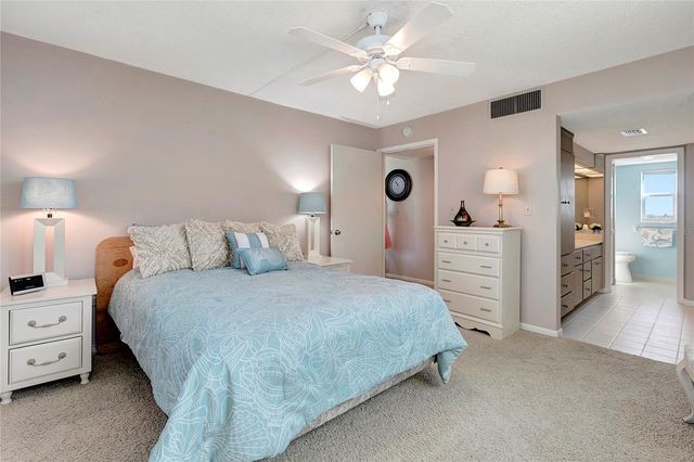 500 TREASURE ISLAND CSWY 501, Treasure Island, FL 33706