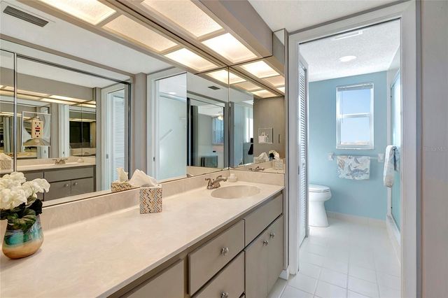 500 TREASURE ISLAND CSWY 501, Treasure Island, FL 33706