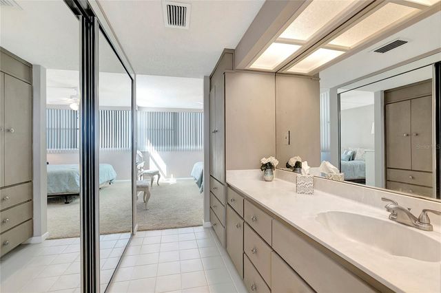 500 TREASURE ISLAND CSWY 501, Treasure Island, FL 33706