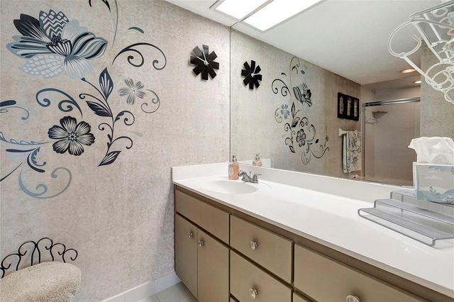 500 TREASURE ISLAND CSWY 501, Treasure Island, FL 33706