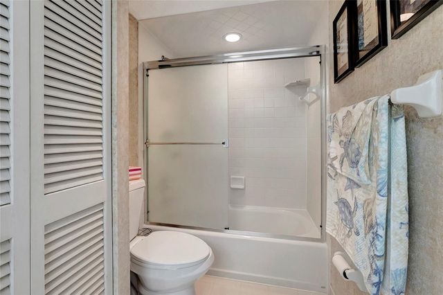 500 TREASURE ISLAND CSWY 501, Treasure Island, FL 33706