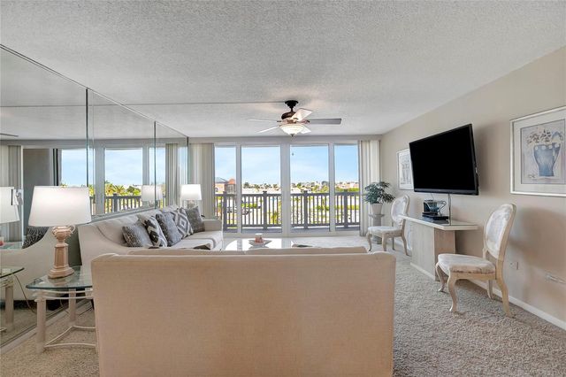 500 TREASURE ISLAND CSWY 501, Treasure Island, FL 33706