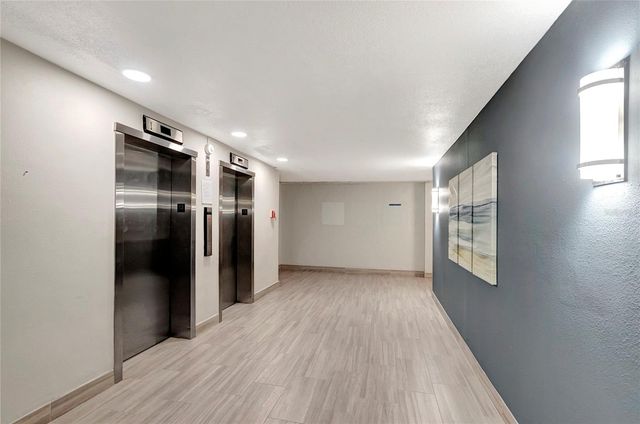 500 TREASURE ISLAND CSWY 501, Treasure Island, FL 33706