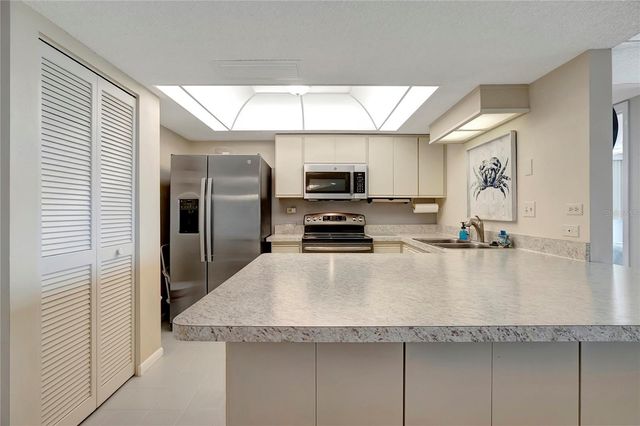 500 TREASURE ISLAND CSWY 501, Treasure Island, FL 33706