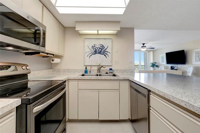 500 TREASURE ISLAND CSWY 501, Treasure Island, FL 33706